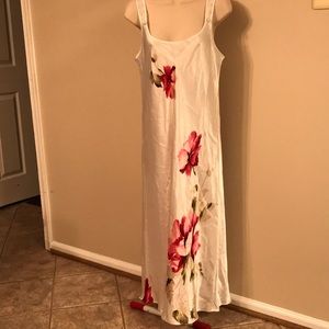 Ladies “California Dynasty” White Nightgown w/🌺